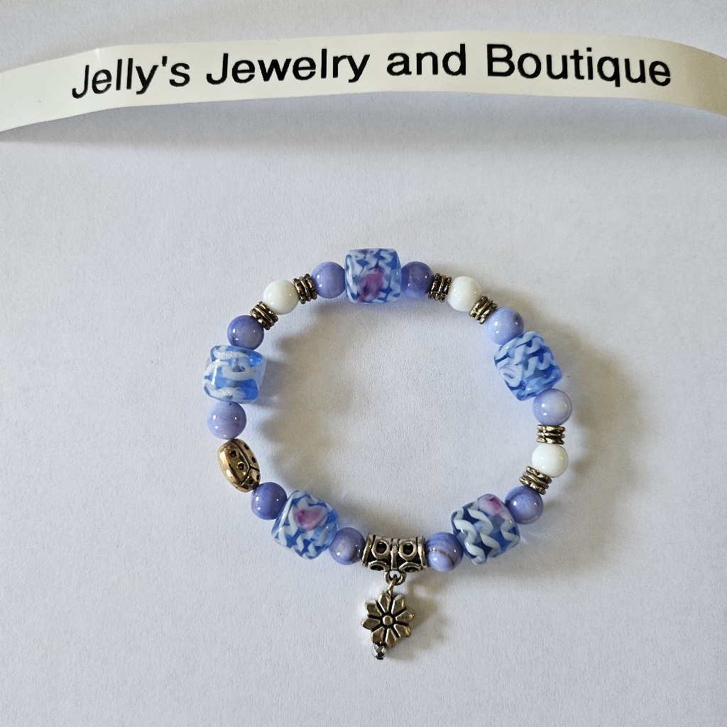 Jelly's Jewelry And Boutique Handcrafted Nwt, Flower Charm/Ladybug Bead Bracelet